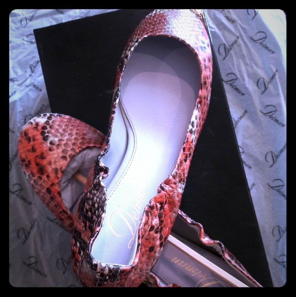 Delman printed python flat